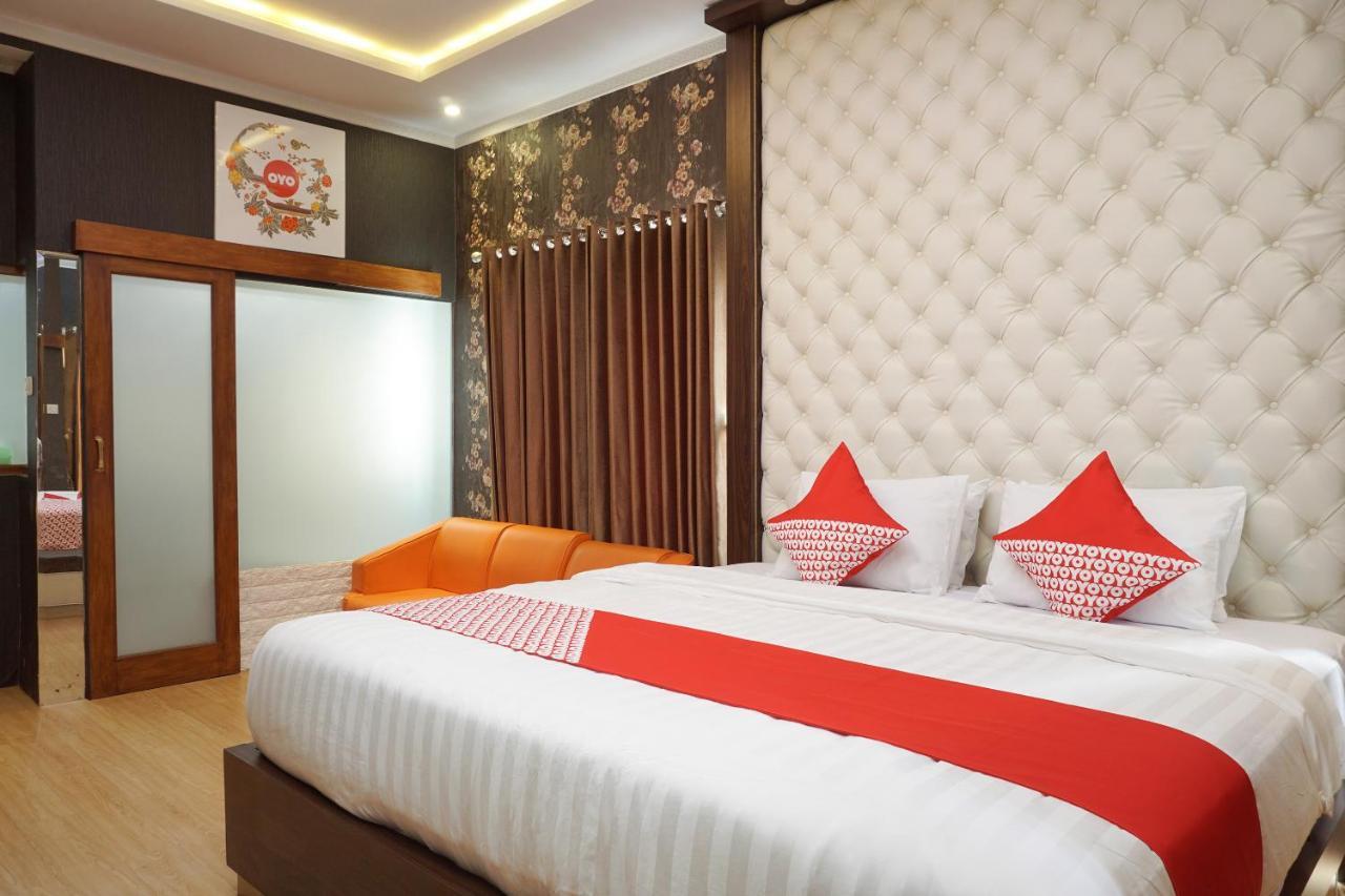 Super Oyo 444 Rafitha Homestay Baturetno Exterior foto