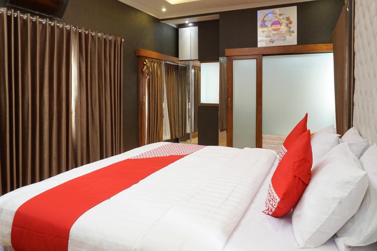Super Oyo 444 Rafitha Homestay Baturetno Exterior foto
